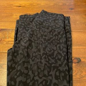 Lululemon leggings, 8